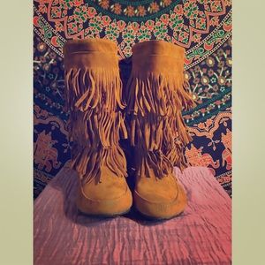 Fringe moccasins